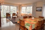 Ruim en luxueus ingericht appartement, gelegen in een moderne en perfect onderhouden residentie kortbij de zeedijk en de winkelstraat. Dit kwaliteitsvol gemeubeld appartement biedt u een ruime woonkamer met zuidwest gericht zonneterras, volledig ingerichte keuken, inkomhall, afzonderlijk toilet, badkamer met ligbad, 2 slaapkamers en private garagebox in het gebouw. Bij de vermelde maandelijkse huurprijs is de garage inbegrepen en komen er geen bijkomende kosten gebouw/syndic. Beschikbaar vanaf 01/10/2016. Onder deze tekst bij "documenten" vindt u een grondplan van het appartement. (16/048)