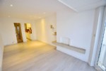 Kwaliteitsvol gerenoveerd appartement met FRONTAAL ZEEZICHT, doorlopend naar de achterzijde zeedijk. Dit appartement, gelegen op de 5de verdieping biedt u: Een mooie woonkamer met panoramisch zeezicht, volledig ingerichte keukenhoek, inkomhall, moderne badkamer met ruime inloopdouche en toilet, 2 slaapkamers waarvan 1 met zonnig terras uitgevend aan de achterzijde zeedijk en private berging in de kelderverdieping. Het appartement beschikt bovendien over een blanco keuring van de elektrische installaties.
Een instapklaar appartement in een concurrentiële zeedijk-prijsklasse! (18/059)