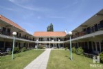 Mooi vernieuwd vakantieappartement in het domein "Park Atlantis", gelegen in een rustige en groene omgeving nabij de golf en op wandelafstand van de duinen en het strand.
Dit volledig ingericht appartement, gelegen op de 1ste verdieping, biedt u: een mooie woonkamer bestaande uit een gezellige zithoek en afzonderlijke eethoek met open keuken, aangenaam terras, 2 badkamers met elk een douche, w.c. en wastafel , 2 ruime slaapkamers en voldoende gratis parkeergelegenheid aan het gebouw.
Een rustig gelegen en betaalbaar 2de verblijf aan zee! (20/048)