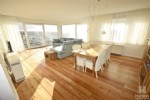 Prachtig hoekappartement aan de zonnige achterzijde zeedijk met panoramisch zicht over Wenduine en op enkele passen van de hoofdwinkelstraat. Dit smaakvol ingericht appartement biedt u een ruime woonkamer uitgevend op een aangenaam zonneterras, ingerichte keukenhoek met bijhorende berging, hall met vestiaire, afzonderlijk toilet, badkamer met ligbad en instapdouche, 2 slaapkamers, wasmachine en droogtrommel, private bergplaats en gemeenschappelijke fietsenberging op het gelijkvloers, ... Dit instapklaar appartement is beschikbaar vanaf 16/09/2018 en enkel te huur als 2de verblijf. Bij de vermelde huurprijs komen er geen bijkomende kosten gebouw/syndic. Onder deze tekst bij "documenten" vindt u een plannetje. (11/046)
