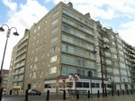 UITZONDERLIJK AANBOD: Topklasse penthouse, prachtige hoek met groot terras en frontaal zeezicht. Dit appartement biedt u ruime woonkamer, voll. ingerichte keuken, hall, apart toilet, badkamer met ligbad, badkamer met douche, 3 slaapkamers, ... alle comfort. (12/051)