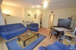 Recent vernieuwd en modern gemeubeld appartement met zijdelings zeezicht, centrale ligging kortbij de winkelstraat. Dit appartement biedt u een mooie woonkamer met terrasje, volledig ingerichte keukenhoek met o.a. vaatwas, inkomhall met vestiaire, badkamer met toilet en douche, 1 ruime slaapkamer, overal pvc ramen met dubbele beglazing, rolluiken, ... Uiterst geschikt als tweede verblijf en beschikbaar vanaf 01/12/2018. Bij de vermelde huurprijs komen er geen bijkomende kosten gebouw/syndic. (18/050)