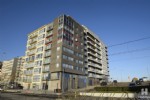 Ruim hoekappartement, gelegen op ongetwijfeld één van de mooiste locaties van Wenduine; volledig zongericht met zeezicht, open duinenzicht en polderzicht. Dit bijzonder lichtrijk appartement, gelegen op de 6de verdieping, biedt u: een mooie hoekwoonkamer met aangrenzend terras en prachig open uitzicht, volledig ingerichte keukenhoek, ruime inkomhall met afzonderlijk toilet, badkamer met ligbad, 1 slaapkamer met zee- en duinenzicht, en 1 slaapkamer met open uitzicht over Wenduine.
Verder beschikt dit appartement over een blanco keuring van de elektrisch installatie.
Het panoramisch en gevarieerd uitzicht biedt u, in om het even welk seizoen, een onovertroffen vakantiegevoel. Zeer goede verhuurmogelijkheden!
Onder deze tekst bij "documenten" vindt u een grondplan.
(23/003)
